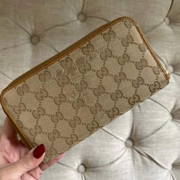 Gucci Tan Monogram Women's Wallet - Picture 1 of 7